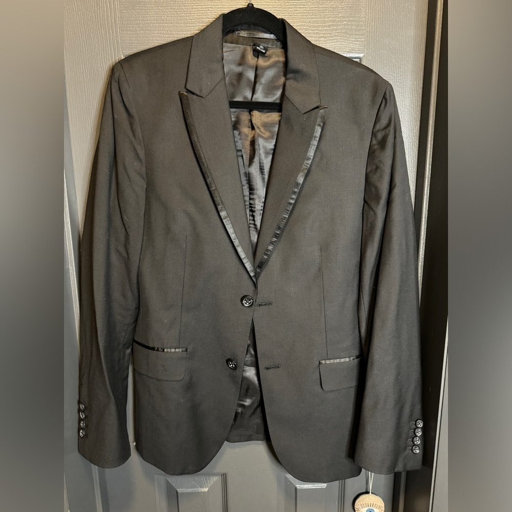Club Monaco black light weight wool tux blazer in 38R some damage​​​​